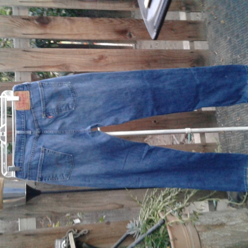 Men's Levi jeans 514 good condition no rips size-32-34 blue